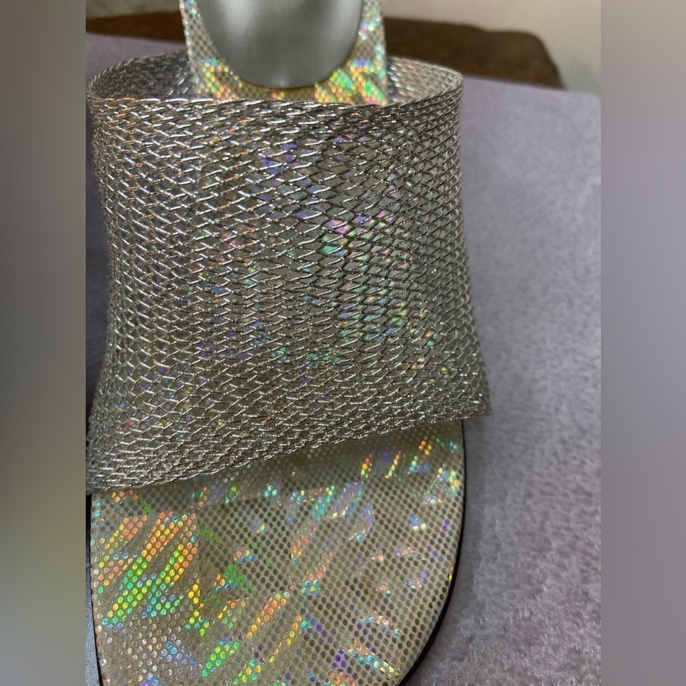Pierre Dumas~Iridescent Insole w/Wire Mesh-Look Slide Sandal~Wedge~Silver~Size 9 - Picture 9 of 13